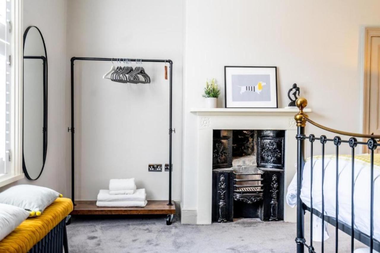 42 Is The Answer- Stunning York Townhouse Appearing On Tv Holiday Home Show Exterior photo