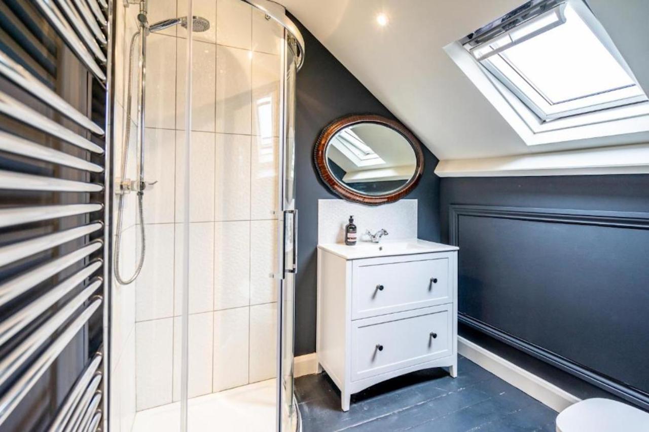42 Is The Answer- Stunning York Townhouse Appearing On Tv Holiday Home Show Exterior photo