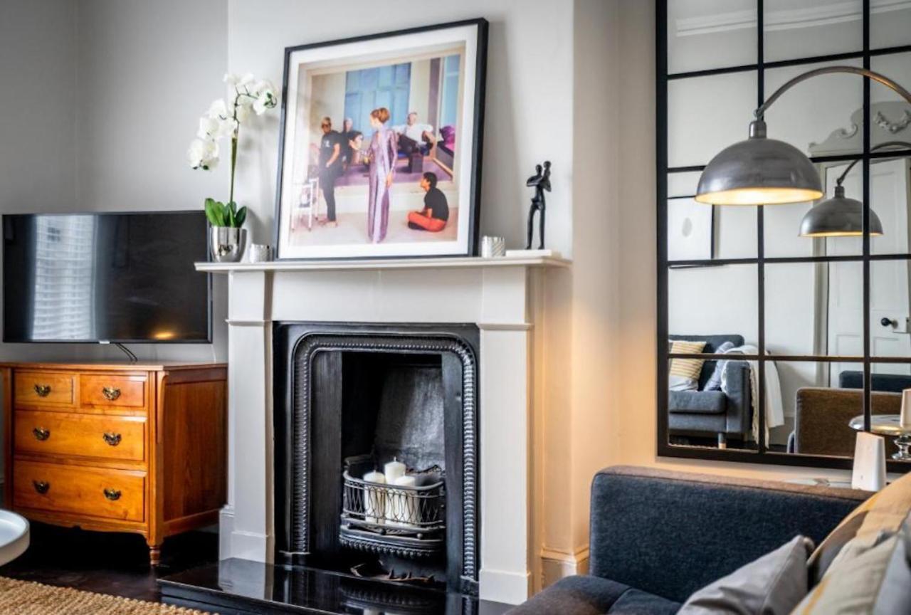 42 Is The Answer- Stunning York Townhouse Appearing On Tv Holiday Home Show Exterior photo